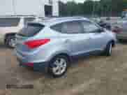 2013 Hyundai Tucson GLS z VIN KM8JU3AC6DU616931, wystawiony jako IAAI lot #42796281 z przebiegiem 137 699 mil mil oraz . Historia ofert i sprzedaży dostępna na DreamBid. Obrazek 4.