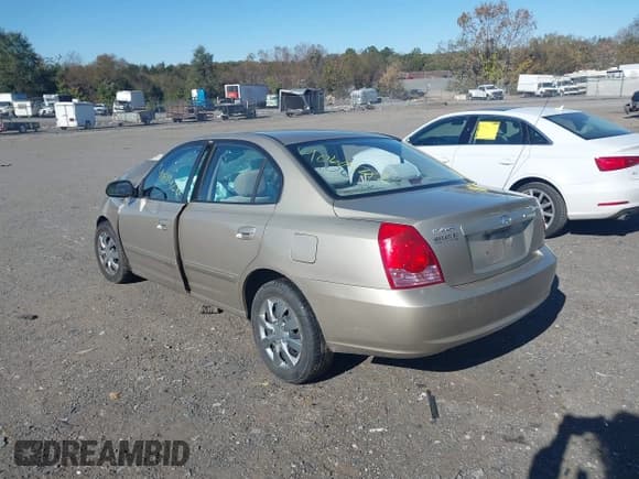 ✅ 2005 Hyundai Elantra GLS • VIN: KMHDN46D35U050987 • Lot: 40604282. Wystawiony na IAAI z przebiegiem 227 414 mil. Bezpłatny archiwum sprzedaży aukcyjnych z USA i szczegółowy raport historii pojazdu na DreamBid. Zdjęcie 3.
