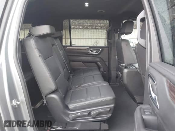 2024 Chevrolet Suburban LT z VIN 1GNSCCKD7RR267668, wystawiony jako IAAI lot #43049269 z przebiegiem 48 190 mil mil oraz . Historia ofert i sprzedaży dostępna na DreamBid. Obrazek 8.