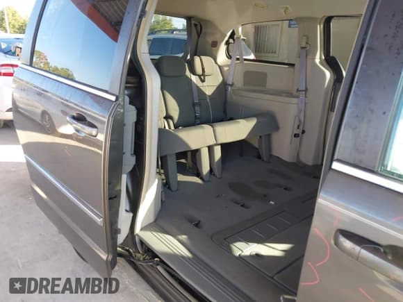 ✅ 2010 Chrysler Town & Country Touring • VIN: 2A4RR5D12AR226507 • Lot: 43780060. Listed on IAAI with 143,329 mi. Free auction sales archive from the USA and detailed vehicle history report at DreamBid. Image 8.