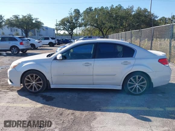 ✅ 2014 Subaru Legacy Special Sports • VIN: 4S3BMCJ62E3027529 • Лот: 43506888. Опубликован ранее на IAAI с пробегом 149 060 миль. Бесплатный доступ к архиву аукционных продаж из США и подробный отчёт об истории автомобиля на DreamBid. Изображение 14.