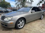 ✅ 2005 Mercedes-Benz S 500 • VIN: WDBNG75J35A460118 • Lot: 80467375. Wystawiony na Copart z przebiegiem 99 573 mil. Bezpłatny archiwum sprzedaży aukcyjnych z USA i szczegółowy raport historii pojazdu na DreamBid. Zdjęcie 2.