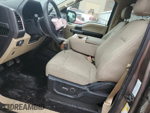 ✅ 2015 Ford F-150 XLT • VIN: 1FTEW1EF1FKE73748 • Lot: 90114235. Wystawiony na Copart z przebiegiem 52 587 mil. Bezpłatny archiwum sprzedaży aukcyjnych z USA i szczegółowy raport historii pojazdu na DreamBid. Zdjęcie 7.