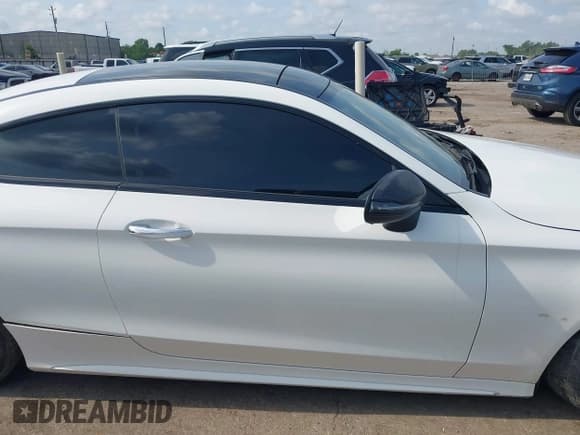 ✅ 2019 Mercedes-Benz C 300 • VIN: WDDWJ8DB1KF846175 • Lot: 42397729. Listed on IAAI with 89,461 mi. Free auction sales archive from the USA and detailed vehicle history report at DreamBid. Image 13.