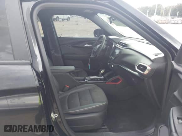 2023 Chevrolet TrailBlazer RS z VIN KL79MTSL4PB125521, wystawiony jako IAAI lot #42979358 z przebiegiem 80 834 mil mil oraz . Historia ofert i sprzedaży dostępna na DreamBid. Obrazek 5.