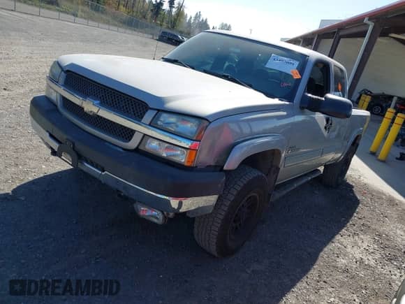 2004 Chevrolet Silverado 2500HD LS with VIN 1GCHK29294E264047, listed as a IAAI auction lot 43403009 with 138,810 mi miles and . Bid and sale history available at DreamBid. Image 2.