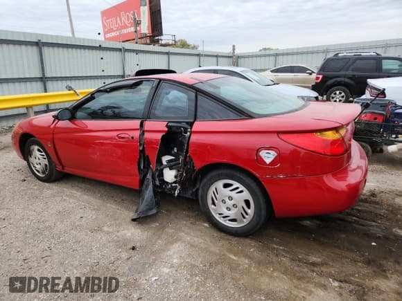 ✅ 2001 Saturn SC • VIN: 1G8ZY12701Z225347 • Лот: 90816705. Опубликован ранее на Copart с пробегом 148 414 миль. Бесплатный доступ к архиву аукционных продаж из США и подробный отчёт об истории автомобиля на DreamBid. Изображение 2.