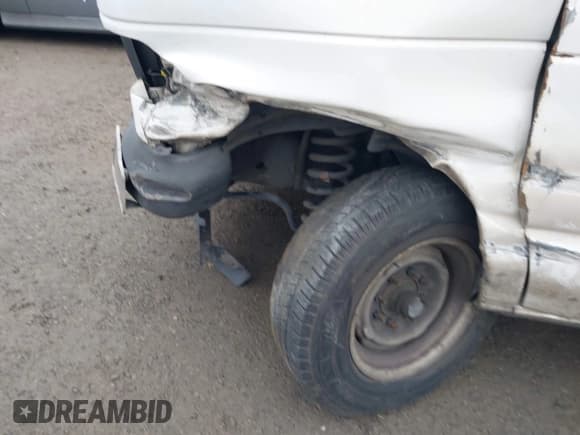 ✅ 2003 Ford Econoline Cargo • VIN: 1FTNE24L63HB74653 • Lot: 43800796. Wystawiony na IAAI z przebiegiem 273 959 mil. Bezpłatny archiwum sprzedaży aukcyjnych z USA i szczegółowy raport historii pojazdu na DreamBid. Zdjęcie 15.