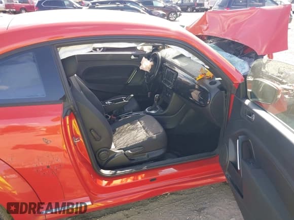 ✅ 2018 Volkswagen Beetle S • VIN: 3VWFD7AT7JM706409 • Лот: 43533851. Опубликован ранее на IAAI с пробегом Не указан. Бесплатный доступ к архиву аукционных продаж из США и подробный отчёт об истории автомобиля на DreamBid. Изображение 5.