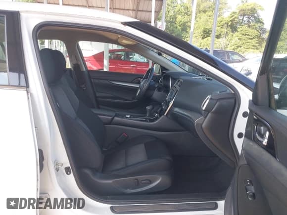 ✅ 2016 Nissan Maxima SR • VIN: 1N4AA6AP9GC390031 • Lot: 42801765. Wystawiony na IAAI z przebiegiem 104 722 mil. Bezpłatny archiwum sprzedaży aukcyjnych z USA i szczegółowy raport historii pojazdu na DreamBid. Zdjęcie 5.