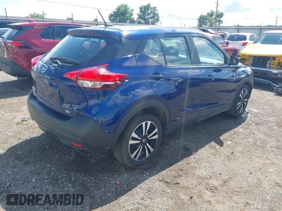 ✅ 2018 Nissan Kicks SV • VIN: 3N1CP5CUXJL535641 • Lot: 42627705. Wystawiony na IAAI z przebiegiem 196 622 mil. Bezpłatny archiwum sprzedaży aukcyjnych z USA i szczegółowy raport historii pojazdu na DreamBid. Zdjęcie 4.