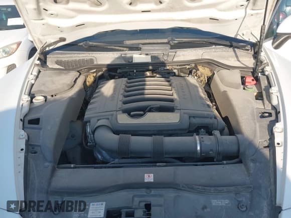 ✅ 2014 Porsche Cayenne • VIN: WP1AA2A21ELA93242 • Лот: 42762961. Опубликован ранее на IAAI с пробегом 99 017 миль. Бесплатный доступ к архиву аукционных продаж из США и подробный отчёт об истории автомобиля на DreamBid. Изображение 10.