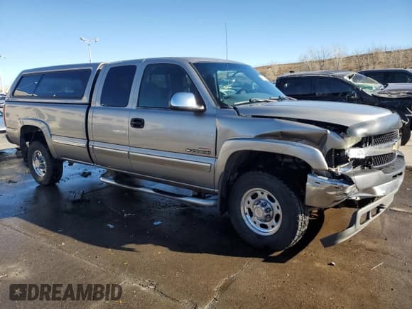 ✅ 2002 Chevrolet Silverado 2500HD LS • VIN: 1GCHK29122E196419 • Lot: 83060584. Wystawiony na Copart z przebiegiem 210 192 mil. Bezpłatny archiwum sprzedaży aukcyjnych z USA i szczegółowy raport historii pojazdu na DreamBid. Zdjęcie 4.