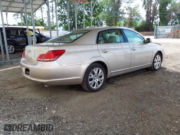 ✅ 2008 Toyota Avalon XL • VIN: 4T1BK36B68U289575 • Lot: 42992383. Wystawiony na IAAI z przebiegiem 110 821 mil. Bezpłatny archiwum sprzedaży aukcyjnych z USA i szczegółowy raport historii pojazdu na DreamBid. Zdjęcie 4.