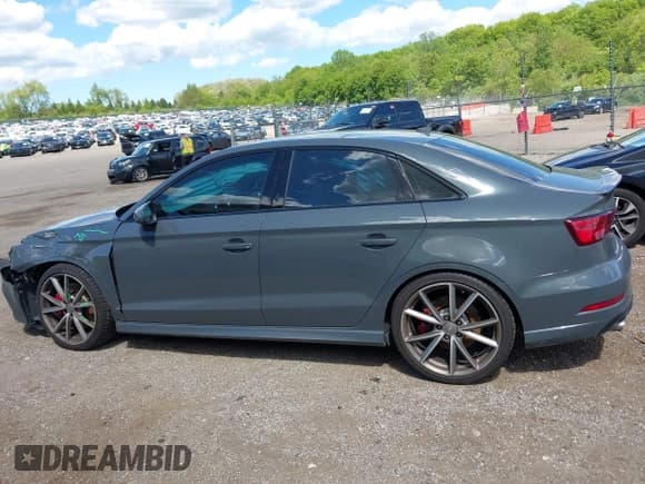 ✅ 2018 Audi S3 Premium Plus • VIN: WAUB1GFF8J1007023 • Lot: 42293430. Wystawiony na IAAI z przebiegiem 51 214 mil. Bezpłatny archiwum sprzedaży aukcyjnych z USA i szczegółowy raport historii pojazdu na DreamBid. Zdjęcie 14.