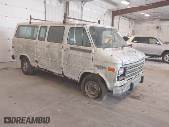 ✅ 1992 Chevrolet Chevy Van • VIN: 2GCEG25Z3N4144138 • Лот: 42389578. Опубликован ранее на IAAI с пробегом 129 513 миль. Бесплатный доступ к архиву аукционных продаж из США и подробный отчёт об истории автомобиля на DreamBid. Изображение 1.