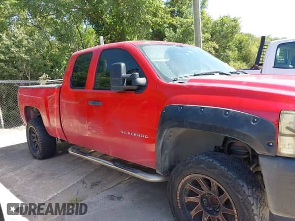 2010 Chevrolet Silverado 1500 Work Truck z VIN 1GCSCPEX2AZ120197, wystawiony jako IAAI lot #42876585 z przebiegiem 230 135 mil mil oraz . Historia ofert i sprzedaży dostępna na DreamBid. Obrazek 6.