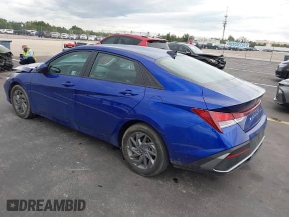 2024 Hyundai Elantra SEL z VIN KMHLM4DG5RU702252, wystawiony jako IAAI lot #43421527 z przebiegiem 18 819 mil mil oraz . Historia ofert i sprzedaży dostępna na DreamBid. Obrazek 3.