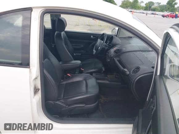 ✅ 2009 Volkswagen Beetle S • VIN: 3VWPG31C09M512434 • Lot: 42611578. Listed on IAAI with 116,717 mi. Free auction sales archive from the USA and detailed vehicle history report at DreamBid. Image 5.