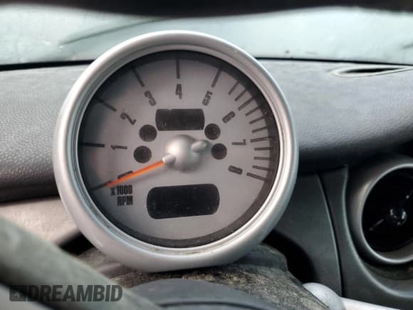 ✅ 2006 MINI Convertible S • VIN: WMWRH335X6TF87758 • Лот: 74358164. Опубликован ранее на Copart с пробегом Не указан. Бесплатный доступ к архиву аукционных продаж из США и подробный отчёт об истории автомобиля на DreamBid. Изображение 9.