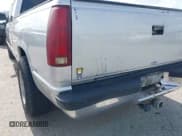 ✅ 1993 Chevrolet Silverado 1500 • VIN: 2GCEC19K5P1210180 • Lot: 42658583. Wystawiony na IAAI z przebiegiem 238 044 mil. Bezpłatny archiwum sprzedaży aukcyjnych z USA i szczegółowy raport historii pojazdu na DreamBid. Zdjęcie 15.