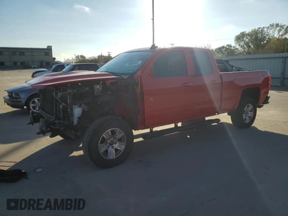 ✅ 2019 Chevrolet Silverado 1500 LT • VIN: 2GCVKPEC1K1147754 • Lot: 70583894. Wystawiony na Copart z przebiegiem 93 930 mil. Bezpłatny archiwum sprzedaży aukcyjnych z USA i szczegółowy raport historii pojazdu na DreamBid. Zdjęcie 1.