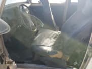 ✅ 1975 Volkswagen Beetle • VIN: 1342531579 • Lot: 46537415. Wystawiony na Copart z przebiegiem 48 724 mil. Bezpłatny archiwum sprzedaży aukcyjnych z USA i szczegółowy raport historii pojazdu na DreamBid. Zdjęcie 7.