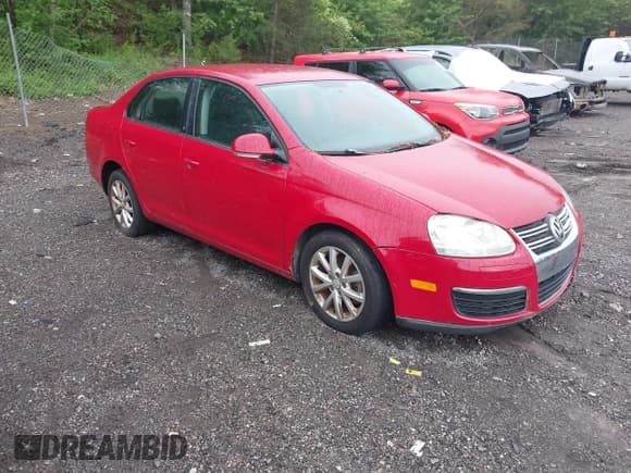 ✅ 2010 Volkswagen Jetta Limited Edition • VIN: 3VWAX7AJ5AM145529 • Lot: 42111201. Wystawiony na IAAI z przebiegiem 156 307 mil. Bezpłatny archiwum sprzedaży aukcyjnych z USA i szczegółowy raport historii pojazdu na DreamBid. Zdjęcie 1.