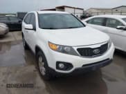 ✅ 2012 Kia Sorento LX • VIN: 5XYKTCA68CG268717 • Lot: 42373058. Wystawiony na IAAI z przebiegiem 171 790 mil. Bezpłatny archiwum sprzedaży aukcyjnych z USA i szczegółowy raport historii pojazdu na DreamBid. Zdjęcie 1.