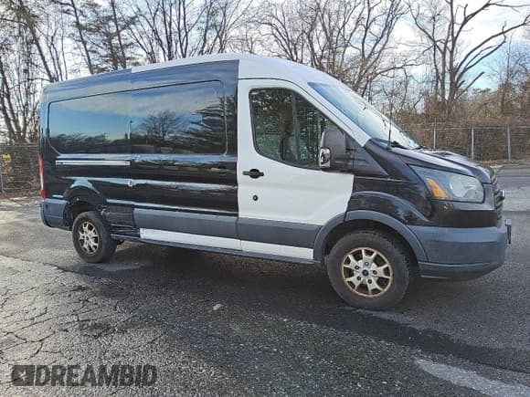 ✅ 2015 Ford Transit Cargo • VIN: 1FTYR2CM5FKA84249 • Lot: 43156985. Wystawiony na Copart z przebiegiem 118 843 mil. Bezpłatny archiwum sprzedaży aukcyjnych z USA i szczegółowy raport historii pojazdu na DreamBid. Zdjęcie 4.