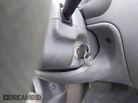 2001 Hyundai Accent GS z VIN KMHCG35CX1U084668, wystawiony jako IAAI lot #42901263 z przebiegiem 129 889 mil mil oraz . Historia ofert i sprzedaży dostępna na DreamBid. Obrazek 11.