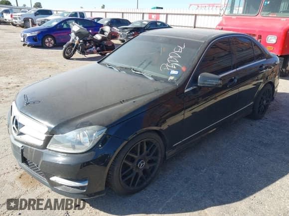 ✅ 2013 Mercedes-Benz C 300 Luxury • VIN: WDDGF8AB1DR241584 • Lot: 43623925. Wystawiony na IAAI z przebiegiem 89 646 mil. Bezpłatny archiwum sprzedaży aukcyjnych z USA i szczegółowy raport historii pojazdu na DreamBid. Zdjęcie 17.