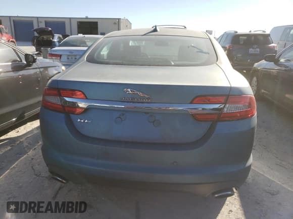 ✅ 2015 Jaguar XF T Premium • VIN: SAJWA0FS0FPU62589 • Lot: 71518922. Wystawiony na Copart z przebiegiem Nie podano. Bezpłatny archiwum sprzedaży aukcyjnych z USA i szczegółowy raport historii pojazdu na DreamBid. Zdjęcie 6.