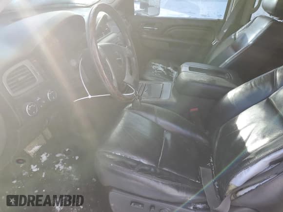 ✅ 2012 GMC Sierra 3500HD SRW Denali • VIN: 1GT426E80CF135719 • Лот: 42374825. Опубликован ранее на Copart с пробегом 358 255 миль. Бесплатный доступ к архиву аукционных продаж из США и подробный отчёт об истории автомобиля на DreamBid. Изображение 7.