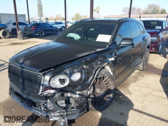 ✅ 2021 Bentley Bentayga V8 • VIN: SJAAM2ZV0MC035081 • Lot: 41263173. Wystawiony na IAAI z przebiegiem 36 207 mil. Bezpłatny archiwum sprzedaży aukcyjnych z USA i szczegółowy raport historii pojazdu na DreamBid. Zdjęcie 2.