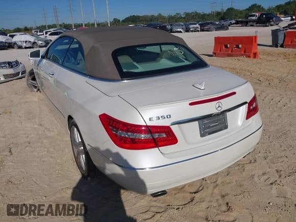 ✅ 2013 Mercedes-Benz E 350 • VIN: WDDKK5KF4DF209140 • Lot: 41829168. Listed on IAAI with 100,548 mi. Free auction sales archive from the USA and detailed vehicle history report at DreamBid. Image 3.