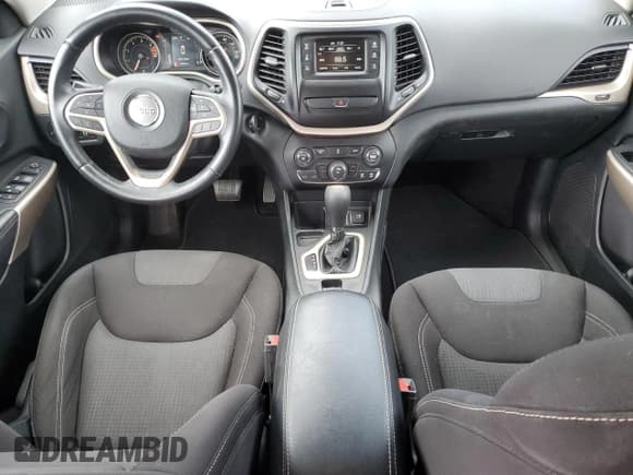 ✅ 2017 Jeep Cherokee 75th Anniversary Edition • VIN: 1C4PJLCB2HW641928 • Lot: 70887955. Wystawiony na Copart z przebiegiem 109 686 mil. Bezpłatny archiwum sprzedaży aukcyjnych z USA i szczegółowy raport historii pojazdu na DreamBid. Zdjęcie 8.