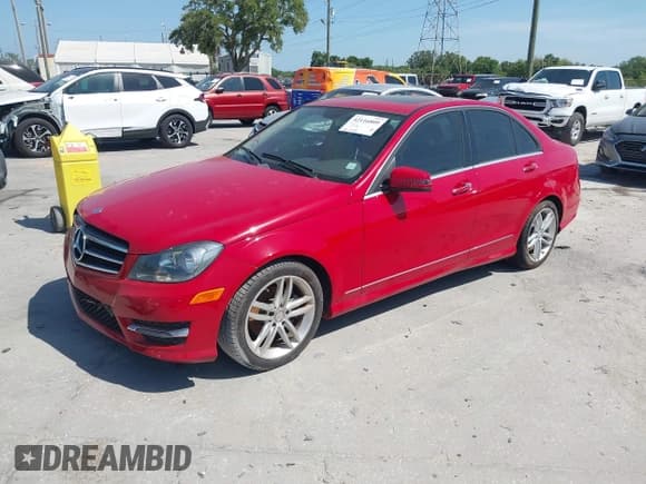 ✅ 2014 Mercedes-Benz C 250 Sport • VIN: WDDGF4HBXEG196978 • Lot: 42116809. Wystawiony na IAAI z przebiegiem 38 933 mil. Bezpłatny archiwum sprzedaży aukcyjnych z USA i szczegółowy raport historii pojazdu na DreamBid. Zdjęcie 2.