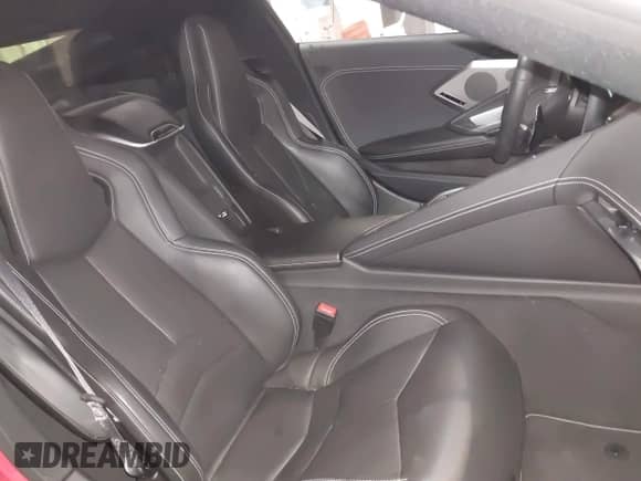 2021 Chevrolet Corvette 2LT z VIN 1G1YB2D46M5103866, wystawiony jako IAAI lot #41424014 z przebiegiem 20 472 mil mil oraz . Historia ofert i sprzedaży dostępna na DreamBid. Obrazek 8.