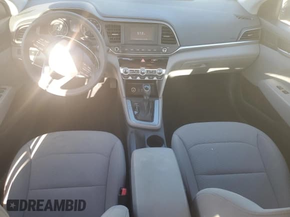 ✅ 2020 Hyundai Elantra SE • VIN: 5NPD74LF6LH590233 • Лот: 83837935. Опубликован ранее на Copart с пробегом 28 646 миль. Бесплатный доступ к архиву аукционных продаж из США и подробный отчёт об истории автомобиля на DreamBid. Изображение 8.