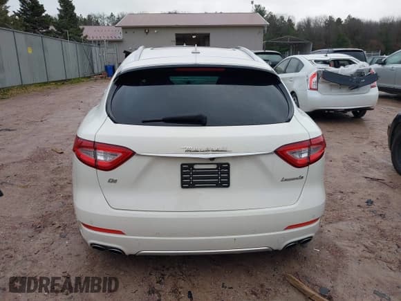 ✅ 2018 Maserati Levante GranLusso • VIN: ZN661XUL1JX304465 • Lot: 40889893. Wystawiony na IAAI z przebiegiem 69 749 mil. Bezpłatny archiwum sprzedaży aukcyjnych z USA i szczegółowy raport historii pojazdu na DreamBid. Zdjęcie 16.