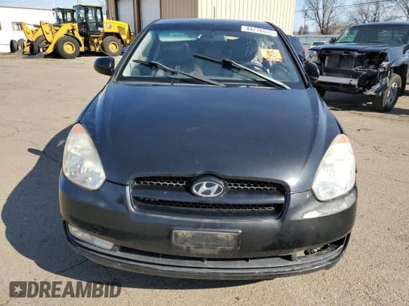 2010 Hyundai Accent SE z VIN KMHCN3AC2AU161948, wystawiony jako Copart lot #44276635 z przebiegiem 130 702 mil mil oraz Szkoda całkowita • Salvage title. Historia ofert i sprzedaży dostępna na DreamBid. Obrazek 5.