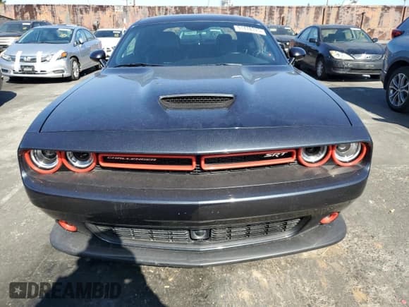 ✅ 2016 Dodge Challenger SRT 392 • VIN: 2C3CDZDJ1GH326392 • Lot: 91478375. Wystawiony na Copart z przebiegiem 37 721 mil. Bezpłatny archiwum sprzedaży aukcyjnych z USA i szczegółowy raport historii pojazdu na DreamBid. Zdjęcie 5.