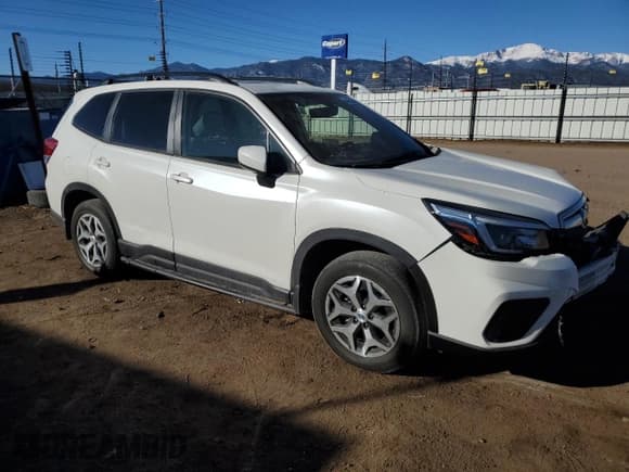 ✅ 2021 Subaru Forester Premium • VIN: JF2SKAJC1MH431330 • Lot: 46652445. Listed on Copart with 17,957 mi. Free auction sales archive from the USA and detailed vehicle history report at DreamBid. Image 4.