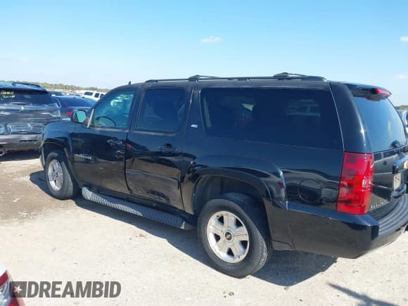 ✅ 2014 Chevrolet Suburban LT • VIN: 1GNSKJE74ER154882 • Lot: 43539759. Wystawiony na IAAI z przebiegiem 205 972 mil. Bezpłatny archiwum sprzedaży aukcyjnych z USA i szczegółowy raport historii pojazdu na DreamBid. Zdjęcie 14.