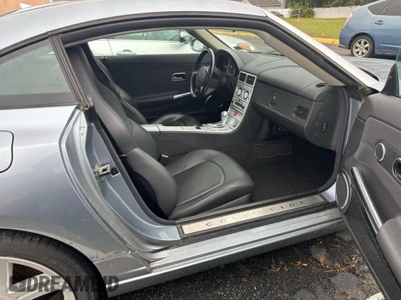 ✅ 2008 Chrysler Crossfire Limited • VIN: 1C3LN69L18X075148 • Lot: 90817555. Wystawiony na Copart z przebiegiem 121 869 mil. Bezpłatny archiwum sprzedaży aukcyjnych z USA i szczegółowy raport historii pojazdu na DreamBid. Zdjęcie 5.