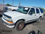 ✅ 1998 Chevrolet Blazer LS • VIN: 1GNDT13W3W2134200 • Lot: 43657607. Wystawiony na IAAI z przebiegiem Nie podano. Bezpłatny archiwum sprzedaży aukcyjnych z USA i szczegółowy raport historii pojazdu na DreamBid. Zdjęcie 6.