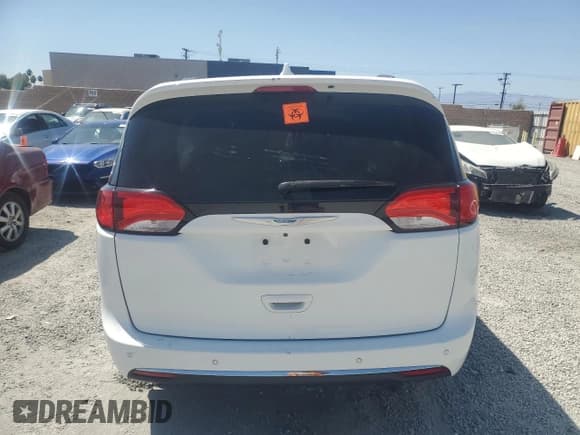 ✅ 2018 Chrysler Pacifica Hybrid Limited • VIN: 2C4RC1N71JR213170 • Lot: 71901575. Wystawiony na Copart z przebiegiem Nie podano. Bezpłatny archiwum sprzedaży aukcyjnych z USA i szczegółowy raport historii pojazdu na DreamBid. Zdjęcie 6.