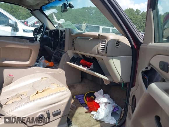 ✅ 2003 Chevrolet Suburban LT • VIN: 1GNEC16Z13J197680 • Lot: 42558001. Listed on IAAI with Not provided. Free auction sales archive from the USA and detailed vehicle history report at DreamBid. Image 5.