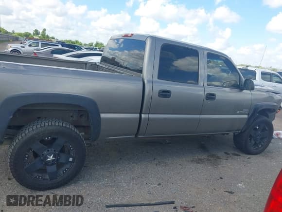 ✅ 2006 Chevrolet Silverado 2500HD LT3 • VIN: 1GCHK23D46F190611 • Лот: 42600708. Опубликован ранее на IAAI с пробегом Не указан. Бесплатный доступ к архиву аукционных продаж из США и подробный отчёт об истории автомобиля на DreamBid. Изображение 13.